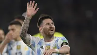 Lionel Messi. Bintang Argentina berusia 34 tahun ini akan memainkan Piala Dunia kelimanya di Qatar nanti. Dari 4 edisi, 2006 hingga 2018 ia total bermain dalam 19 laga dengan torehan 6 gol dan 5 assist. Prestasi terbaiknya pada 2014 membawa Argentina menjadi runner-up. (AFP/Juan Mabromata)