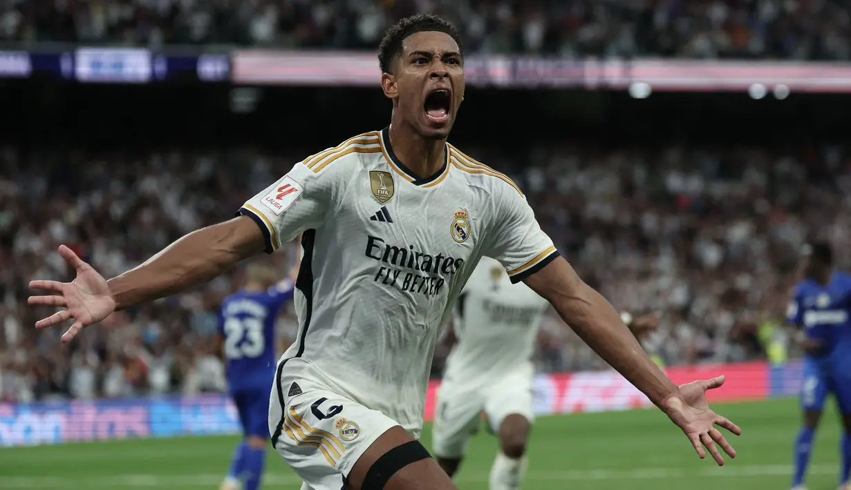 Meski telah diincar Liverpool sejak 2022/2023, Jude Bellingham akhirnya didapatkan raksasa Spanyol, Real Madrid. Harga senilai 100 juta euro atau setara Rp1,6 triliun masih enggan dikeluarkan The Reds yang justru disetujui oleh Real Madrid untuk memboyong gelandang Inggris tersebut dari Borussia Doetmund. (AFP/Thomas Coex)