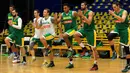 Para atlet basket Brasil saat berlatih sebelum berlaga di Olimpiade Rio 2016, Sao Paulo, Brazil (7/7). (REUTERS/Paulo Whitaker)