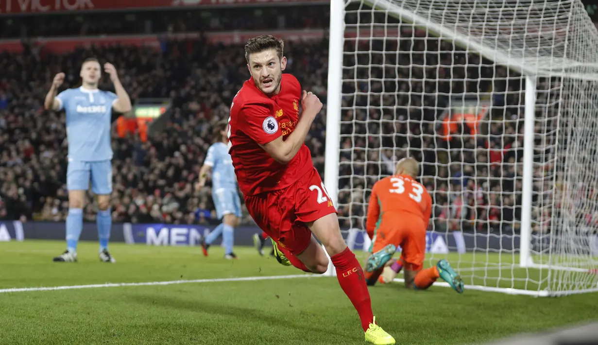 Pemain Liverpool, Adam Lallana mencetak gol pembuka bagi timnya saat melawan Stoke City pada laga Boxing Day Premier League di Anfield, (26/12/2016). (Reuters/Darren Staples) 