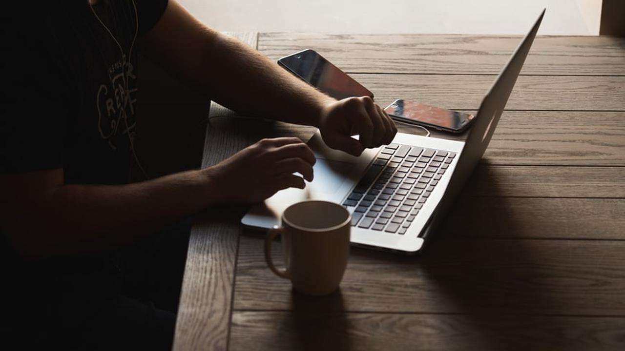 Ilustrasi Bisnis Online. Foto: Unsplash/Parker Byrd