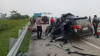 Dua Tewas Usai Innova Tabrak Truk di Tol Trans Sumatera, Sopir Diduga Mengantuk