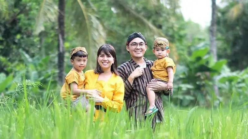 Nikmati Suasana Sawah, Ini 7 Momen Liburan Tya Ariestya Ke Magelang