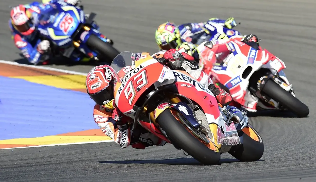 Juara dunia MotoGP 2016, Marc Marquez, berhasil finis kedua dalam balapan MotoGP Valencia di Sirkuit Ricardo Tormo, Minggu (13/11/2016). (AFP/Javier Soriano)