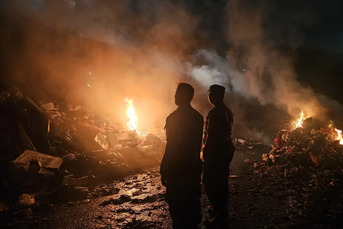 Tumpukan Sampah TPA Cipayung Depok Alami Kebakaran