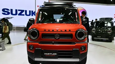 Mobil konsep Suzuki Hustler dipamerkan dalam Tokyo Motor Show di Tokyo, Jepang, Jumat (25/10/2019). (TRIBALLEAU CHARLY/AFP)