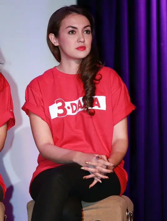 Masih menikmati masa-masa pacaran, begitu kilah pemeran film Ayat-Ayat Cinta itu saat ditanya tentang kehidupan rumah tangganya saat ini. (Deki Prayoga/Bintang.com)