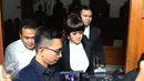 Julia Perez keluar dari ruang sidang di Pengadilan Negeri Jakarta Selatan, Rabu (30/3/2016). Sidang perdana cerai Julia Perez  dan Gaston Castano ditunda karena pihak dari Gaston Castano tidak hadir.  (Liputan6.com/Herman Zakharia)