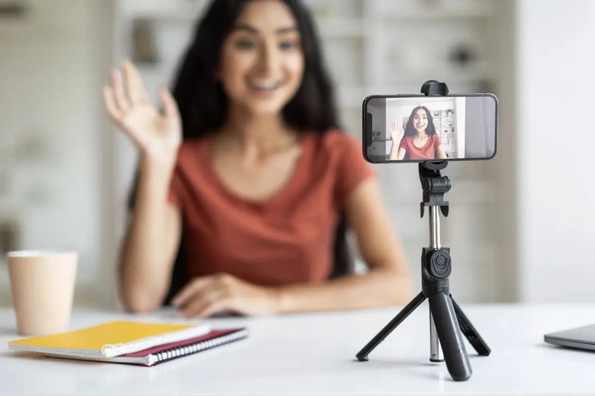 10 Cara Bikin Daily Vlog Pakai HP, Cocok Buat Kamu yang Baru Mulai