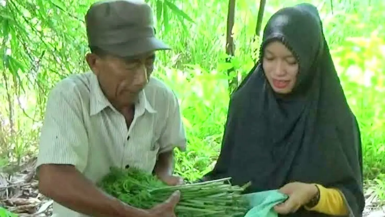 Kakek Badu dan Istrinya, Ika Nurjanah.(Liputan6.com/Ahmad Akbar Fua)