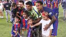 Lionel Messi saat ini berstatus top skor sepanjang masa Barcelona dengan 672 gol dari 778 pertandingan. Selain itu, Lionel Messi berstatus pemain dengan Raihan gelar terbanyak bersama Barcelona, yakni 35 trofi. (Foto: AFP/Josep Lago)