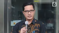 Juru Bicara KPK Febri Diansyah memberikan keterangan kepada wartawan di Gedung KPK, Jakarta, Senin (26/12/2019). Febri melepas jabatan Juru Bicara KPK dan memilih sebagai Kabiro Humas KPK. (merdeka.com/Dwi Narwoko)