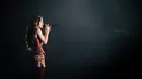 Penampilan Mahalini selama konser pun banjir pujian dari penonton serta netizen. Terlebih, dirinya tampil maksimal di malam spesial tersebut hingga mempersembahkan sebuah panggung untuk mendiang ibu tercinta. (Liputan6.com/IG/@mahaliniraharja)
