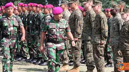 Citizen6, Surabaya: Asisten Operasi Komandan Korps Marinir Kolonel Marinir Kasirun Situmoran secara resmi membuka latihan bersama Korps Marinir TNI AL dengan Marinir Amerika (USMC), Kamis, (10/5). (Pengirim: Kuwadi)