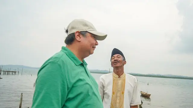 Menteri Koordinator Bidang Perekonomian Airlangga Hartarto mengunjungi Desa Tanjung Banon yang terletak di bagian selatan Pulau Rempang, Provinsi Kepulauan Riau. (Dok Kemenko Perekonomian)