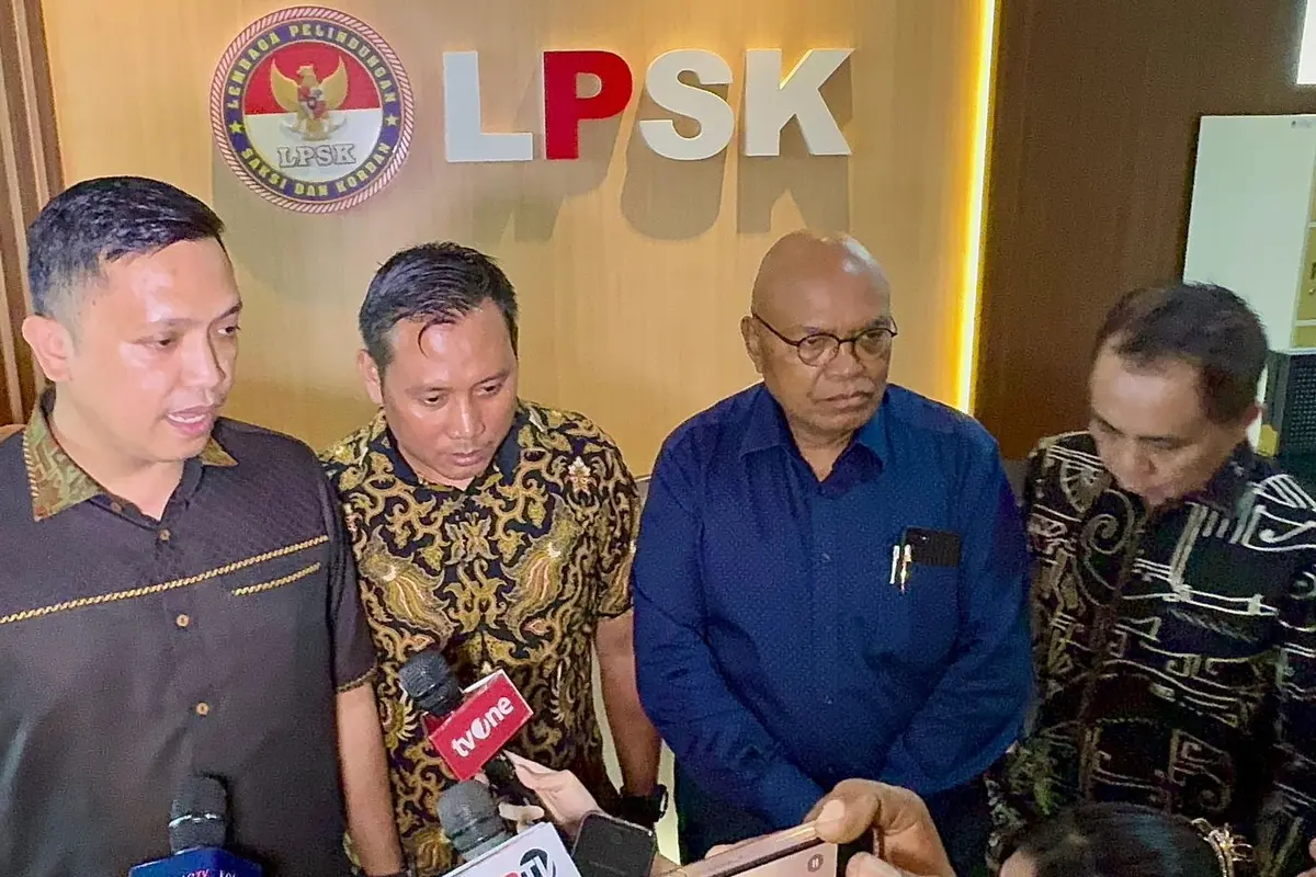 Staf Sekretaris Jenderal (Sekjen) PDI Perjuangan (PDIP) Hasto Kristiyanto, Kusnadi, meminta perlindungan ke Lembaga Perlindungan Saksi dan Korban (LPSK) karena khawatir dikriminalisasi oleh oknum penyidik Komisi Pemberantasan Korupsi (KPK).