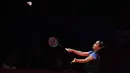 Gregoria Mariska Tunjung sebenarnya berpeluang merebut game pertama saat sempat unggul 16-12. Namun akibat kehilangan momentum, Tai Tzu Ying berhasil mengejar hingga akhirnya merebut game pertama 21-18. (AFP/STR)