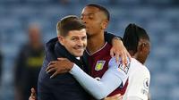 Terlebih, kemenangan itu merupakan kali pertama Aston Villa besutan Steven Gerrard mencatatkan clean sheet alias nirbobol di Liga Inggris musim ini. (AFP/Geoff Caddick)