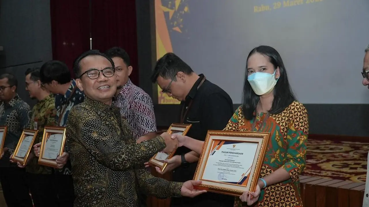 Kementerian Koordinator Bidang Perekonomian menggelar kegiatan “Penyerahan Apresiasi dalam Pengawalan Agenda Reformasi Birokrasi Tahun 2021-2022” di Graha Sawala Kemenko Perekonomian, Rabu (29/3/2023). (Dok Kemenko Perekonomian)