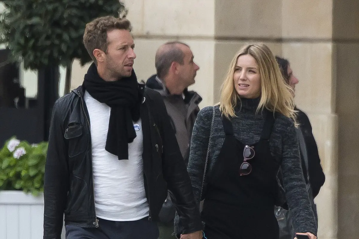 [Bintang] Chris Martin dan Annabelle Wallis