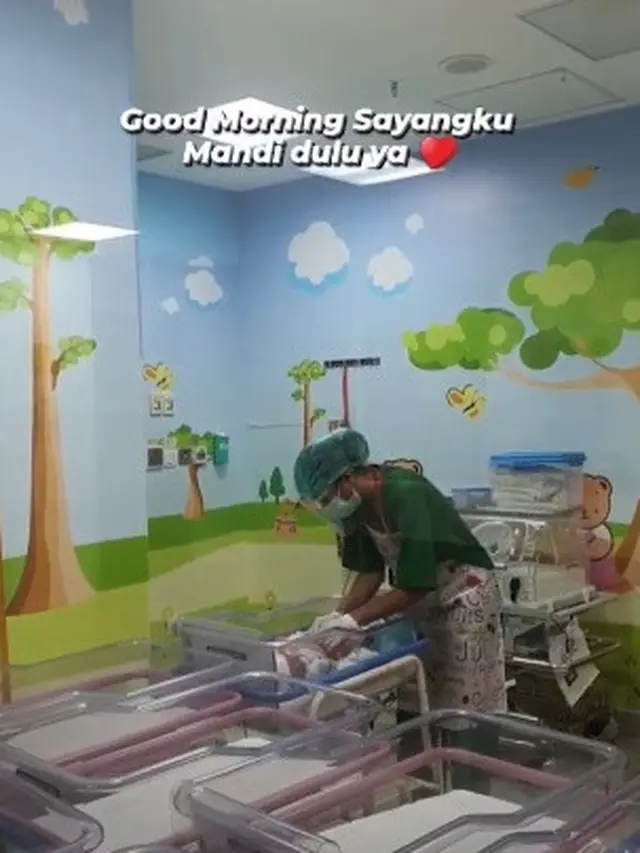 Lahirkan Anak Keempat, Ini 6 Momen Persalinan Sheila Marcia