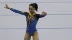 Pesenam Malaysia, Farah Ann, saat beraksi pada nomor all-round individual putri cabang senam SEA Games 2019 di Kompleks Rizal Memorial, Senin (2/12). Atlet cantik ini berhasil menyumbangkan medali emas. (Bola.com/M Iqbal Ichsan)