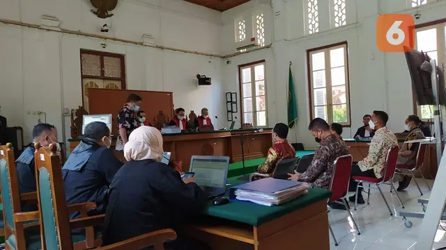 Dua mantan ajudan Nurdin Abdullah sebut sejumlah kontraktor penyetor uang pelicin untuk mendapatkan proyek (Liputan6.com/ Eka Hakim)