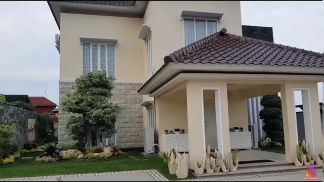 7 Potret Rumah Mewah Bu Dendy, Minimalis Nan Elegan