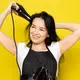Hasil rambut bervolume hanya dengan hairdryer. (foto: KamranAydinov/freepik)