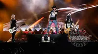 Axl Rose bersama Guns N' Roses (dok. Instagram @gunsnroses/https://www.instagram.com/p/BpyBnQmAkt9/Putu Elmira)