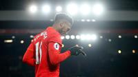 Penyerang Liverpool, Daniel Sturridge melakukan selebrasi usai mencetak gol ke gawang Stoke City pada pertandingan Liga Inggris di Anfield, Liverpool, (28/12). Liverpool menang telak atas Stoke dengan skor 4-1. (Reuters/Carl Recine)