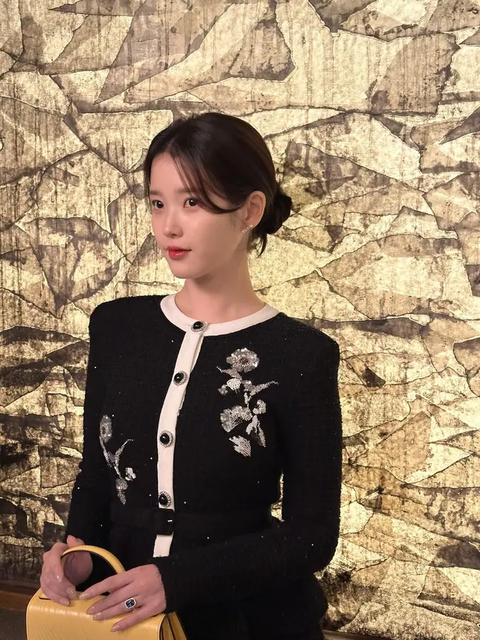 IU