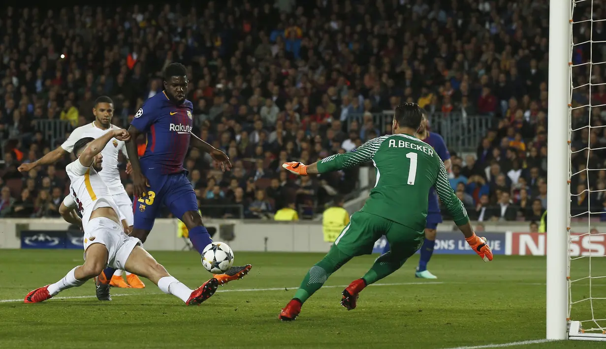 Bek Barcelona, Samuel Umtiti, mencetak gol ke gawang AS Roma pada laga leg pertama perempat final Liga Champions di Stadion Camp Nou, Rabu (4/4/2018). Barcelona menang 4-1 atas AS Roma. (AFP/Manu Fernandez)