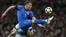 Aksi pemain Italia, Andrea Belotti mengontrol bola saat melawan Inggris pada laga uji coba di Wembley Stadium, London, (27/3/2018). Italia tahan imbang Inggris 1-1. (AP/Kirsty Wigglesworth)