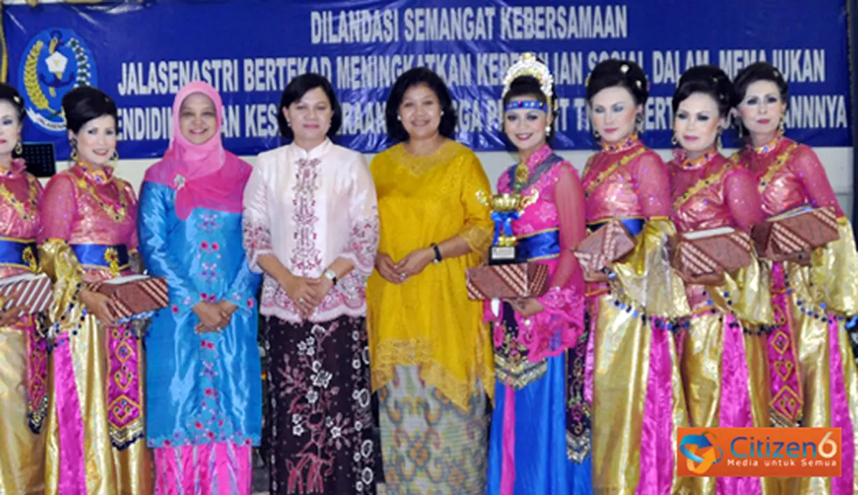 Citizen6, Surabaya: Ketua Umum Jalasenastri TNI AL mengatakan  dengan dilaksanakan lomba Tari Nusantara ini bertujuan untuk mengenal beragam budaya daerah melalui seni tari. (Pengirim: Budi Abdillah) 