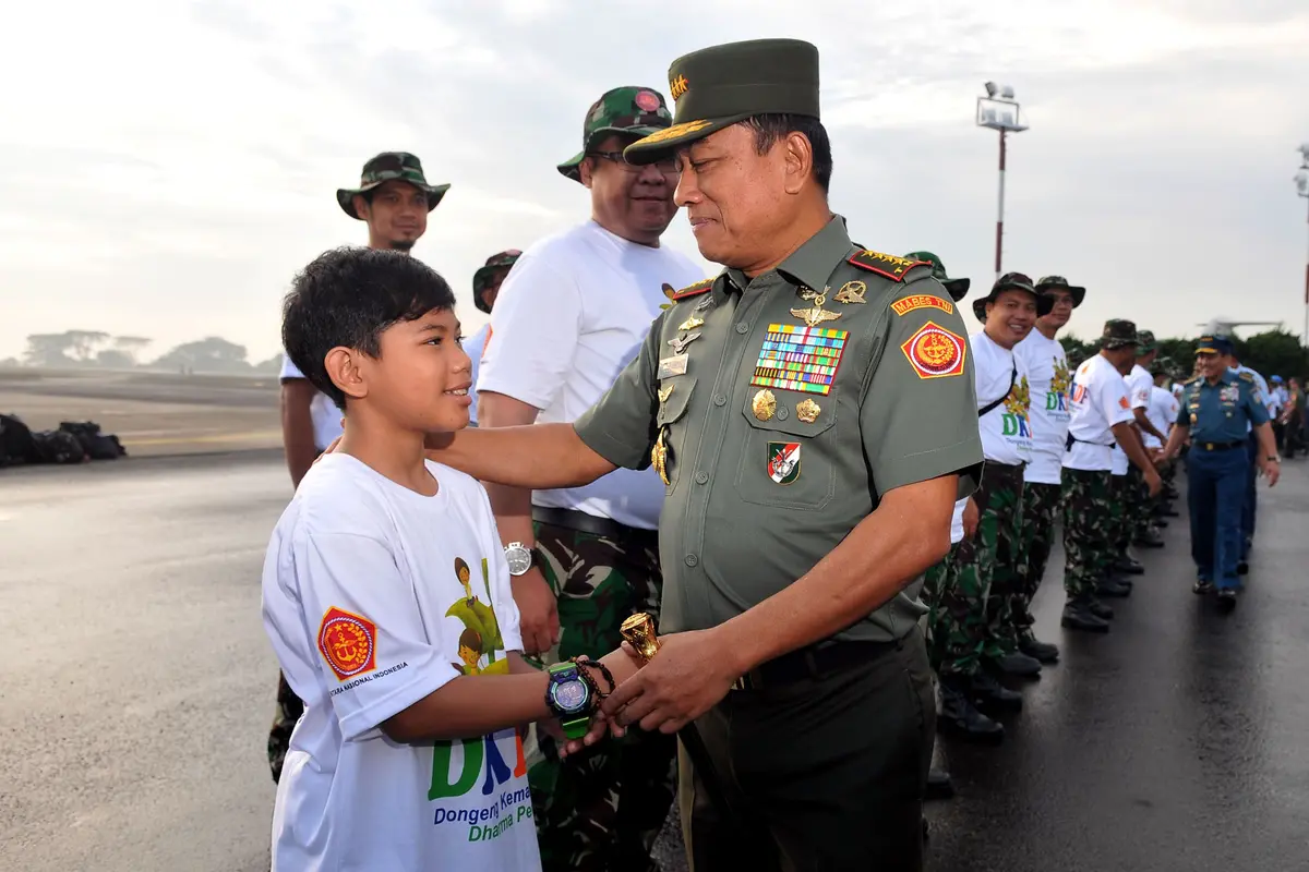 Hibur Anak-anak Korban Gunung Sinabung, Tegar Ingat Masa Susah