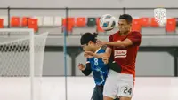 Perebutan bola saat&nbsp;Visakha FC berhadapan dengan&nbsp;Bali United dalam lanjutan Piala AFC 2022 di Stadion Kapten I Wayan Dipta, Senin (27/6/2022) sore WITA. (Dok. Bali United)
