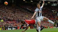 Bek West Bromwich Albion asal Irlandia Utara, Jonny Evans. (AFP/Oli Scarff)