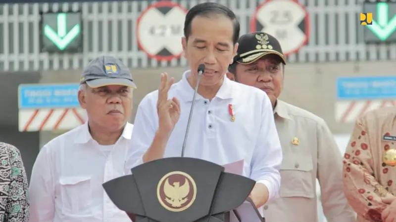 Presiden Jokowi meresmikan Jalan Tol Terbanggi Besar-Pematang Panggang-Kayu Agung.