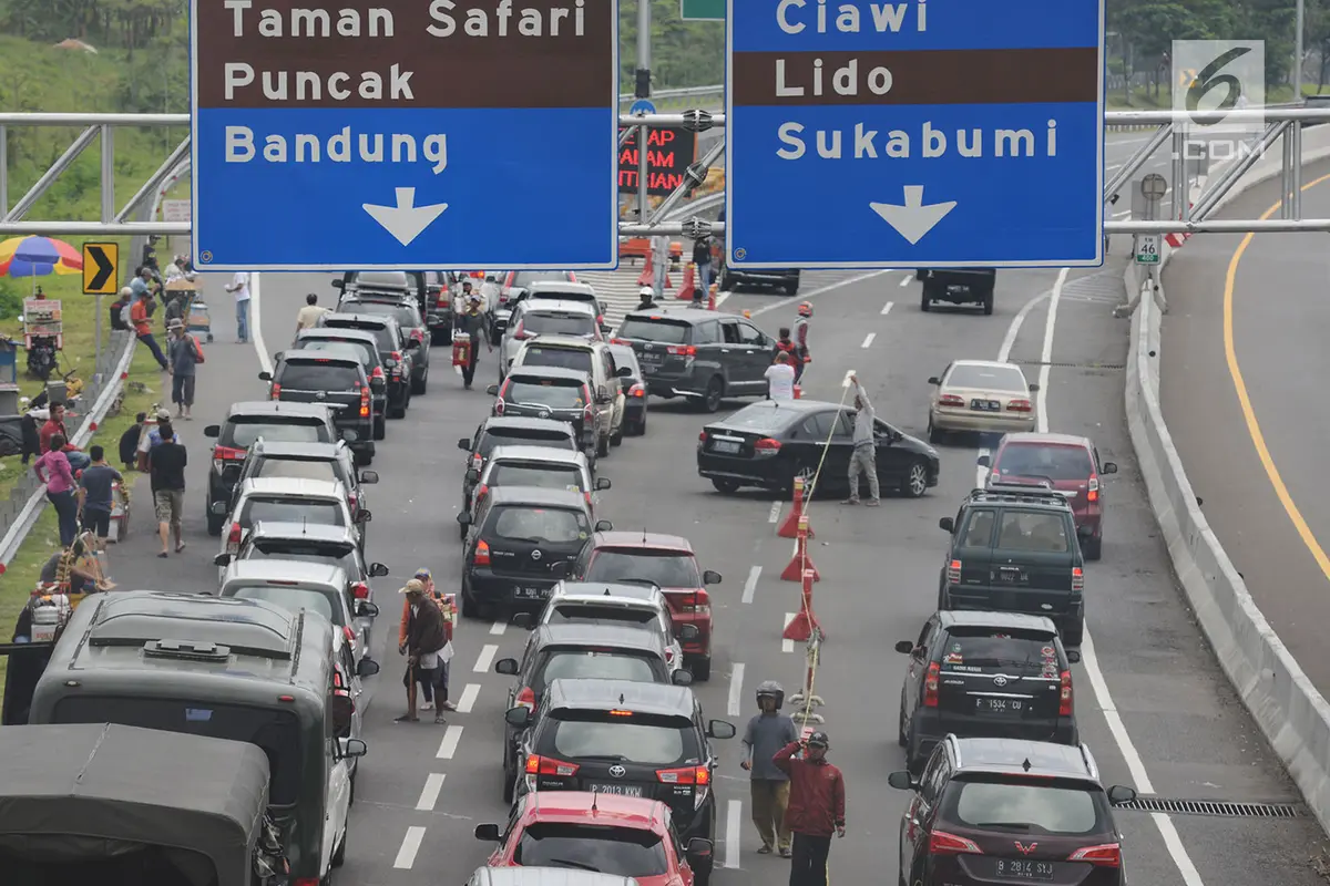 Tol Jagorawi Arah Puncak Macet