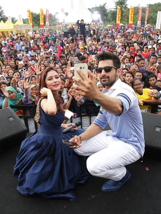 “Saya merasa sangat spesial karena mereka dan tentu saja tempatnya (Jakarta) dan saya sangat menyukai semua yang ada disitu, saya tak sabar untuk kembali lagi,” tambahnya. (Bambang E. Ros/Bintang.com)