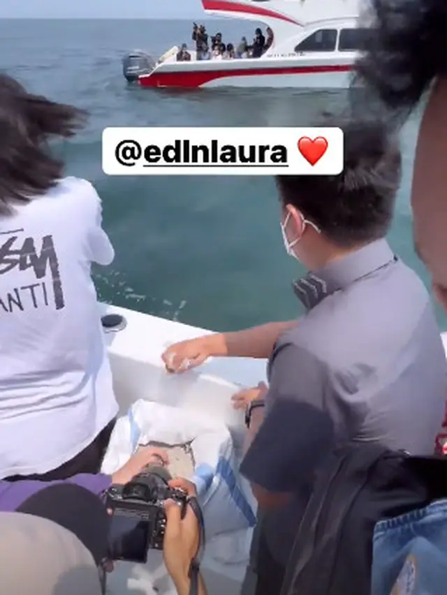 Usai Dikremasi, Ini 6 Momen Pelarungan Abu Jenazah Laura Anna di Laut Ancol