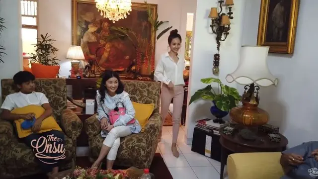 Rumah Ibunda Ivan Gunawan