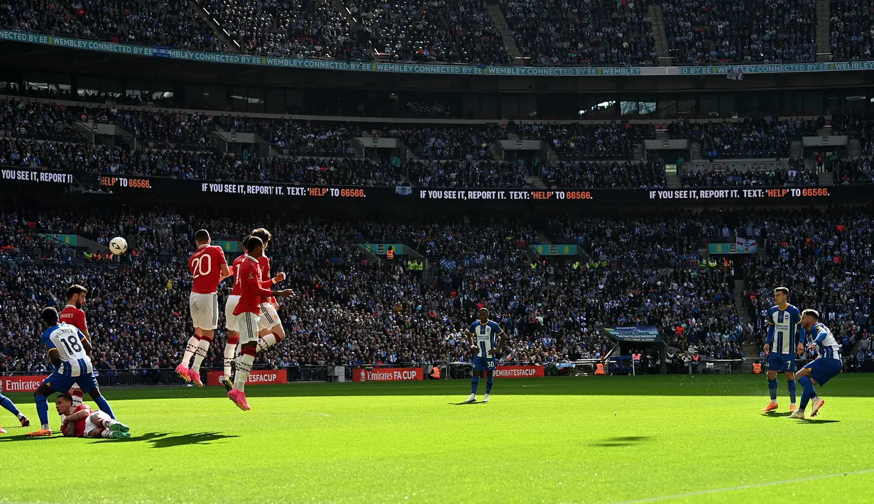 Pemain berusia 24 tahun itu akan meneken kontrak berdurasi lima tahun, yang membuatnya akan bertahan di Anfield hingga Juni 2028. (AFP/Glyn Kirk)