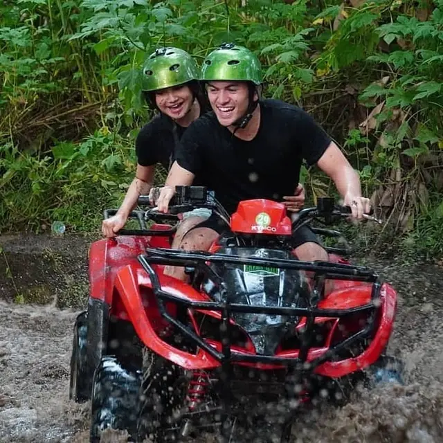 7 Momen Liburan Syifa Hadju dan Rizky Nazar di Bali, Seru Main ATV