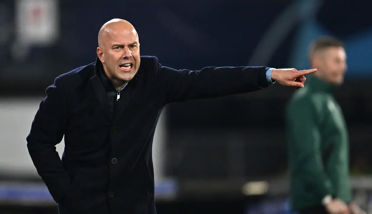 Arne Slot Slot diperkenalkan sebagai pelatih kepala, bukan manajer seperti Klopp. Peran Slot ini menandai era baru dalam struktur manajemen Liverpool. The Reds baru-baru ini diketahui tengah melakukan restrukturisasi di sisi manajemen. (AFP/John Thys)