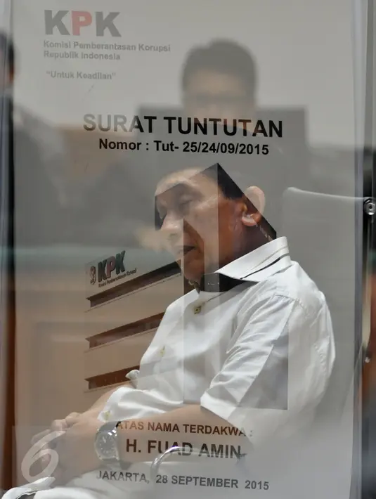 Eks Bupati Bangkalan Fuad Amin Imron menjalani sidang lanjutan di Pengadilan Tipikor, Jakarta, Senin (28/9/2015). Sidang beragendakan pembacaan tuntutan kepada Fuad Amin yang diduga melakukan suap jual beli gas alam. (Liputan6.com/Andrian M Tunay)