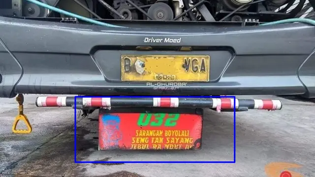 6 Tulisan Nyeleneh di Belakang Bus Ini Bikin Ketawa Geli