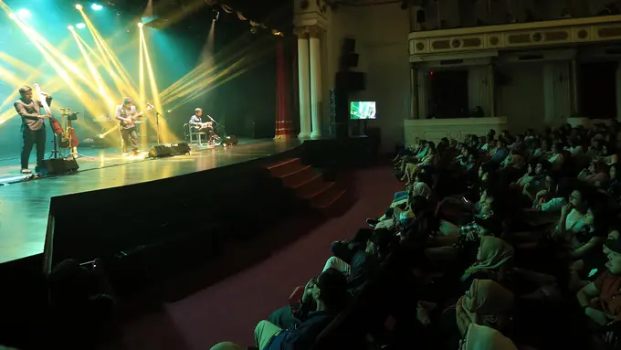 [Bintang] Payung Teduh