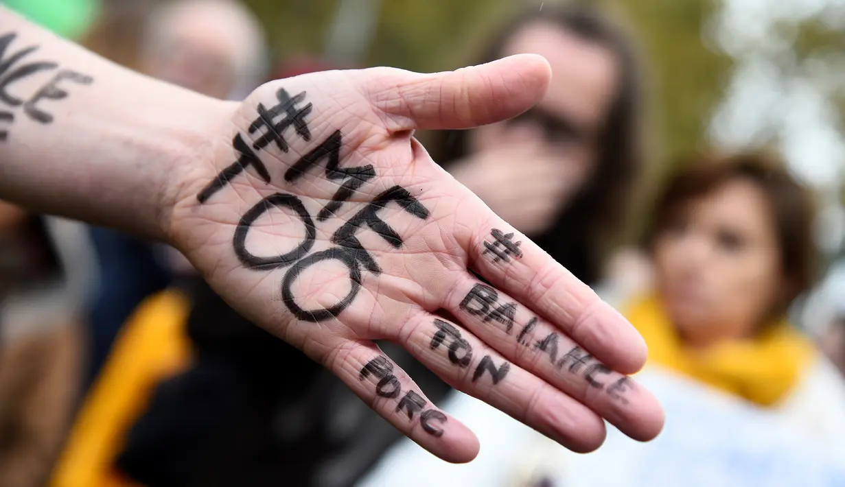 Gerakan #MeToo, gerakan tersebut bertujuan melawan pelecehan seksual. Gerakan itu muncul setelah kasus tuduhan terhadap produser Harvey Weinstein dan puluhan orang lain di Hollywood, media, bisnis, dan politik. (AFP Photo/Bertrand Guay)